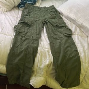 Olive green cargo pants with pockets
